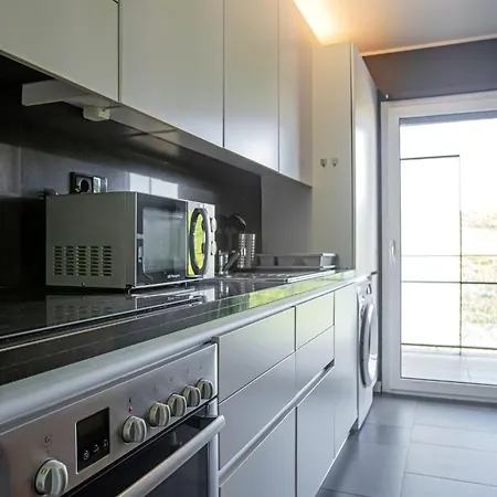Modern 2-bedroom In Expo Апартаменты